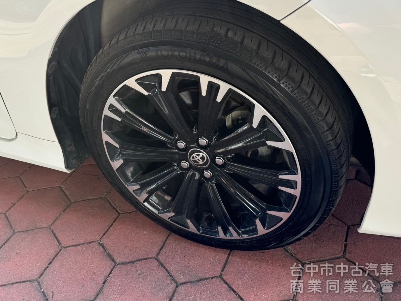 2020 GR Altis 油電 跑九萬