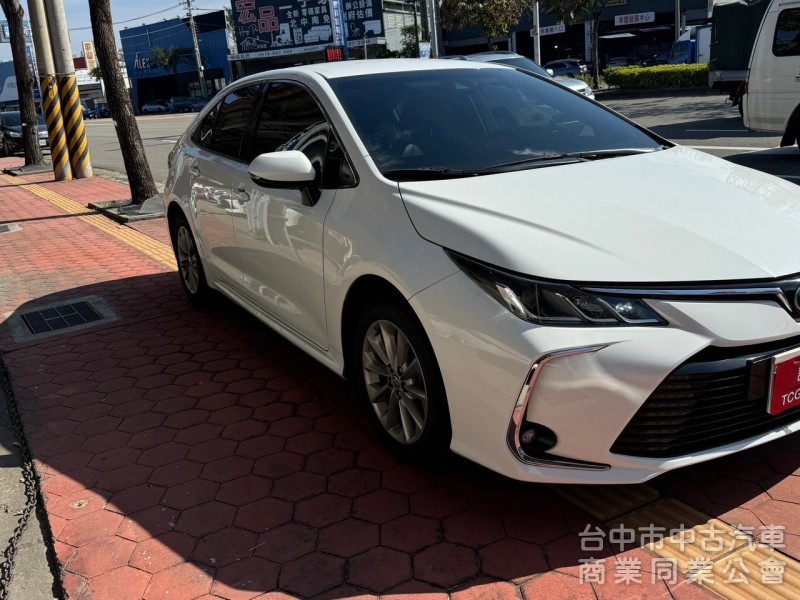 2022 Altis 1.8 尊爵 跑八萬 免鑰匙