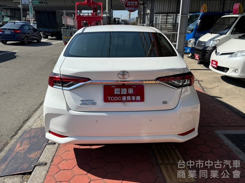 2022 Altis 1.8 尊爵 跑八萬 免鑰匙