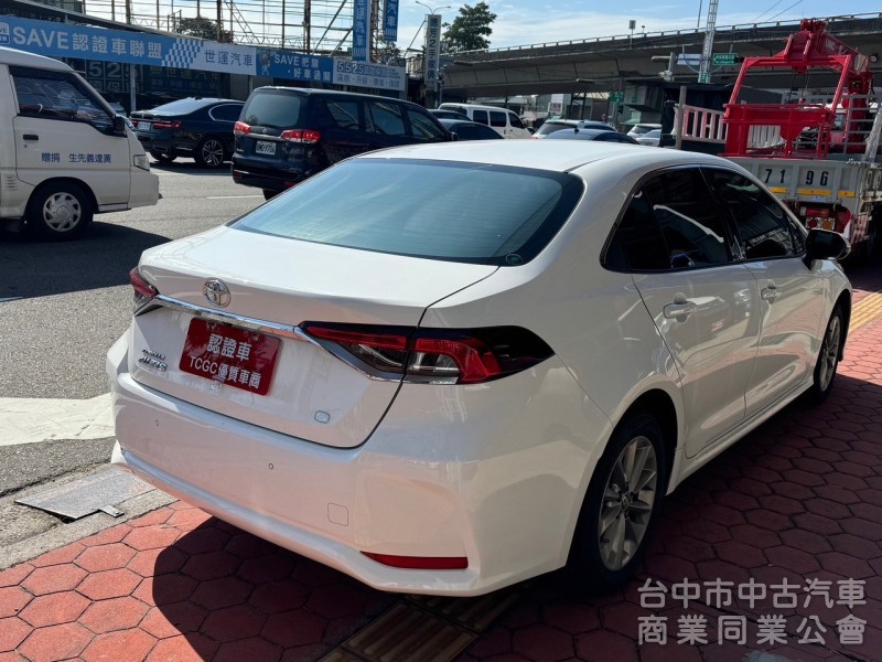 2022 Altis 1.8 尊爵 跑八萬 免鑰匙