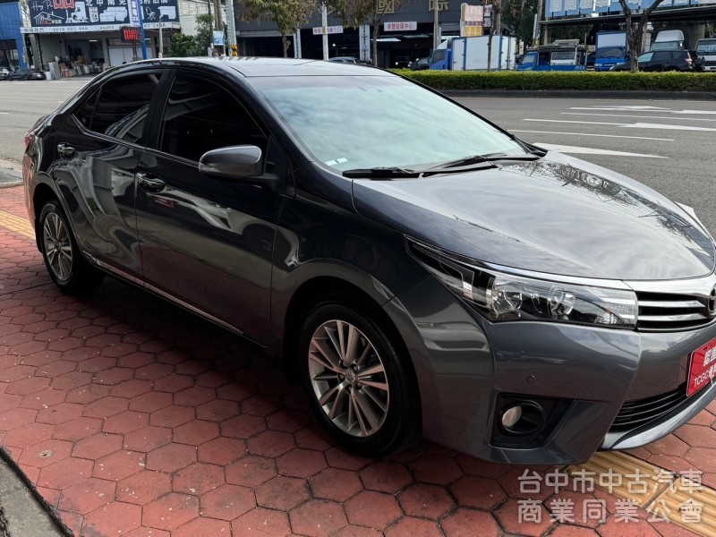 2015 Altis 1.8 S+ 跑六萬