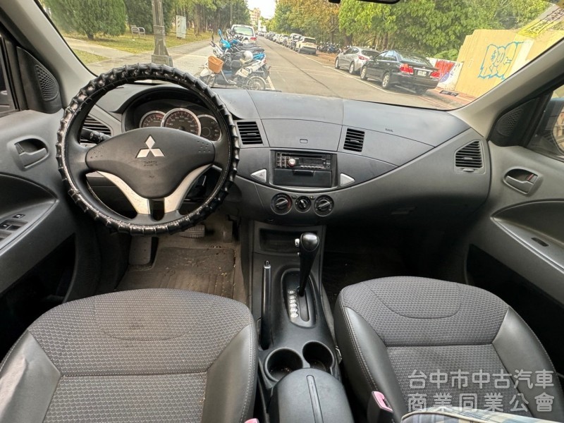 2013 Zinger 2.4 自排 跑十八萬