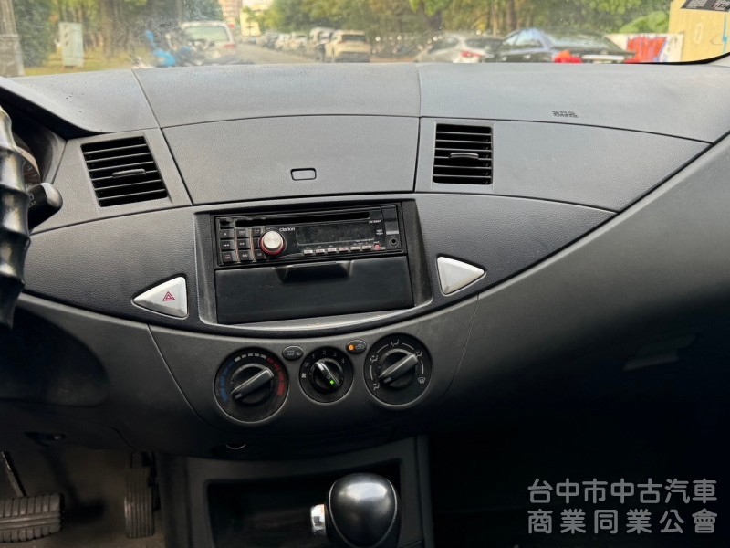 2013 Zinger 2.4 自排 跑十八萬