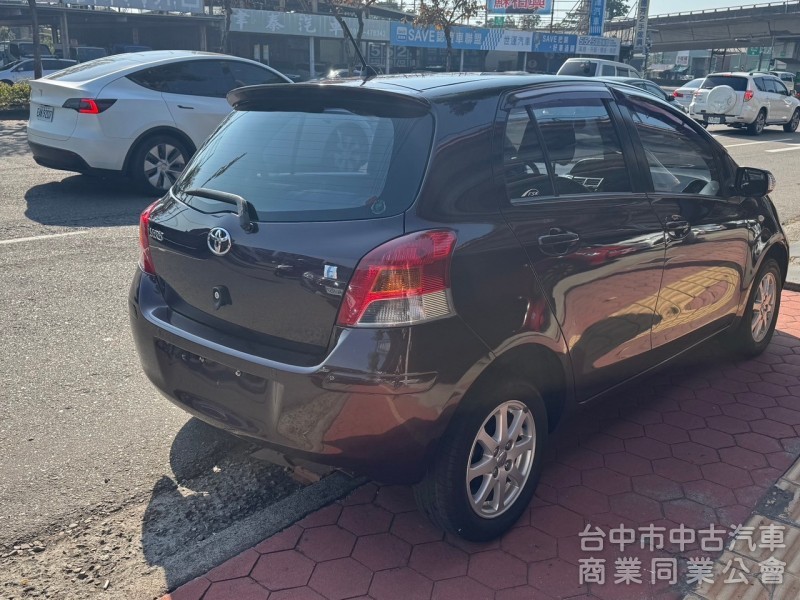 2012 Yaris 1.5 跑十五萬