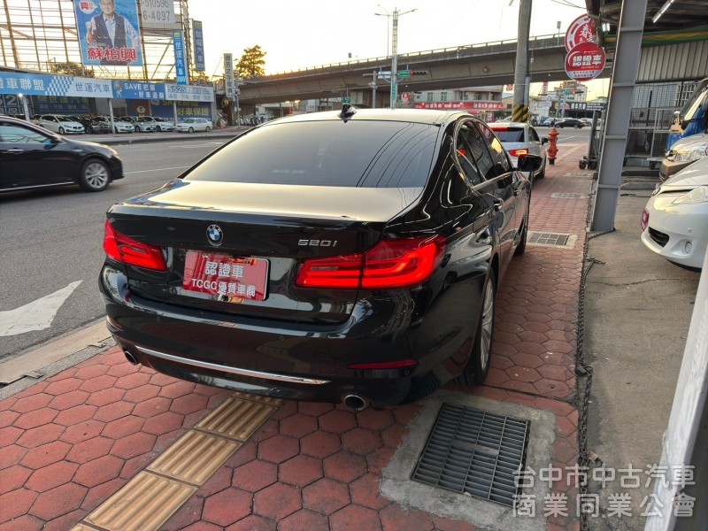 2017 BMW 520i 總代理 跑十二萬公里