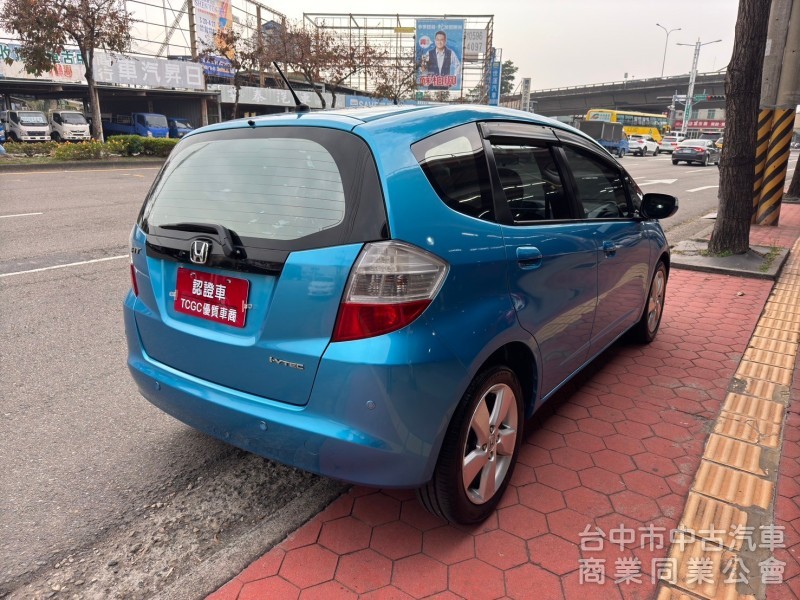 2009 FIT VTIS 跑十三萬