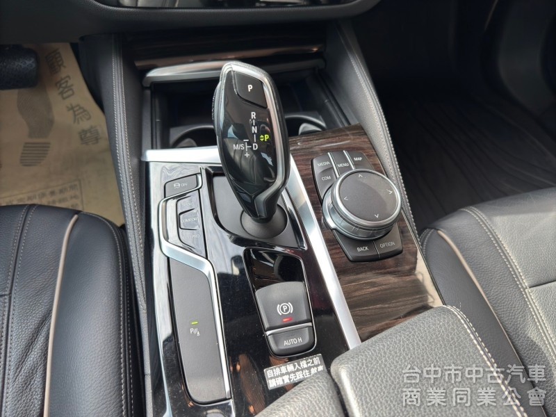 2017 BMW 520i 總代理 摸門 Carplay 大螢幕