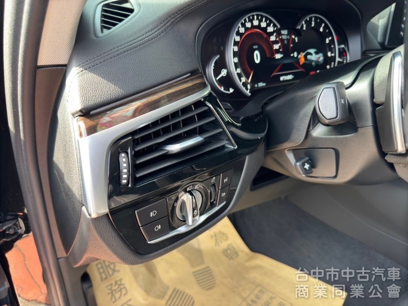 2017 BMW 520i 總代理 摸門 Carplay 大螢幕