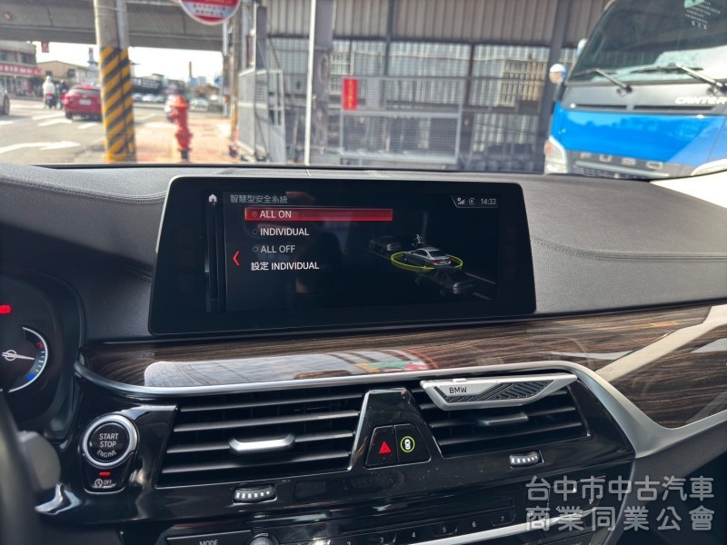 2017 BMW 520i 總代理 摸門 Carplay 大螢幕