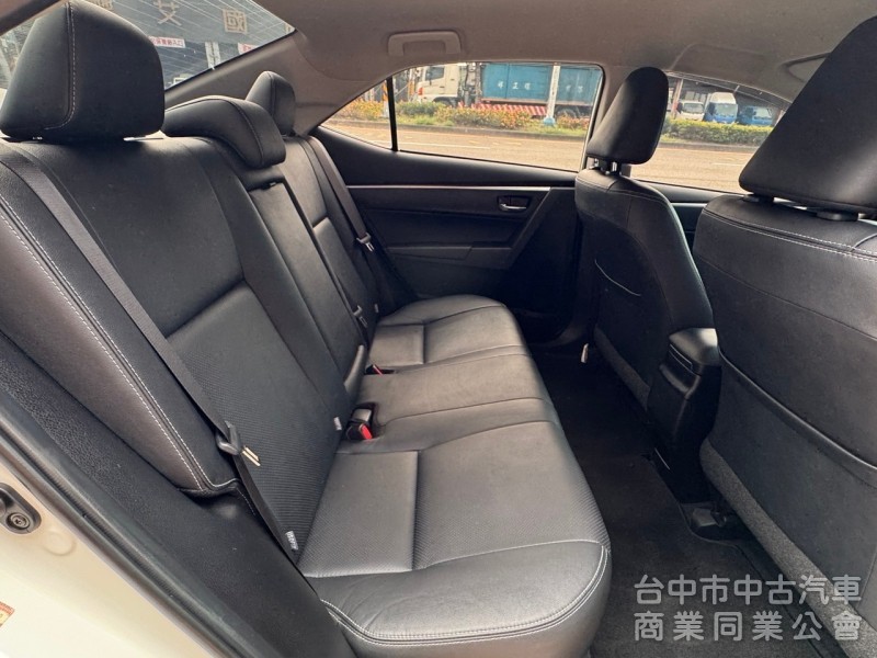 2017 Altis 1.8 經典 跑五萬 免鑰匙