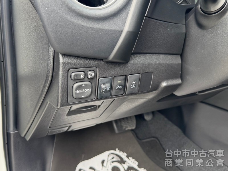 2017 Altis 1.8 經典 跑五萬 免鑰匙