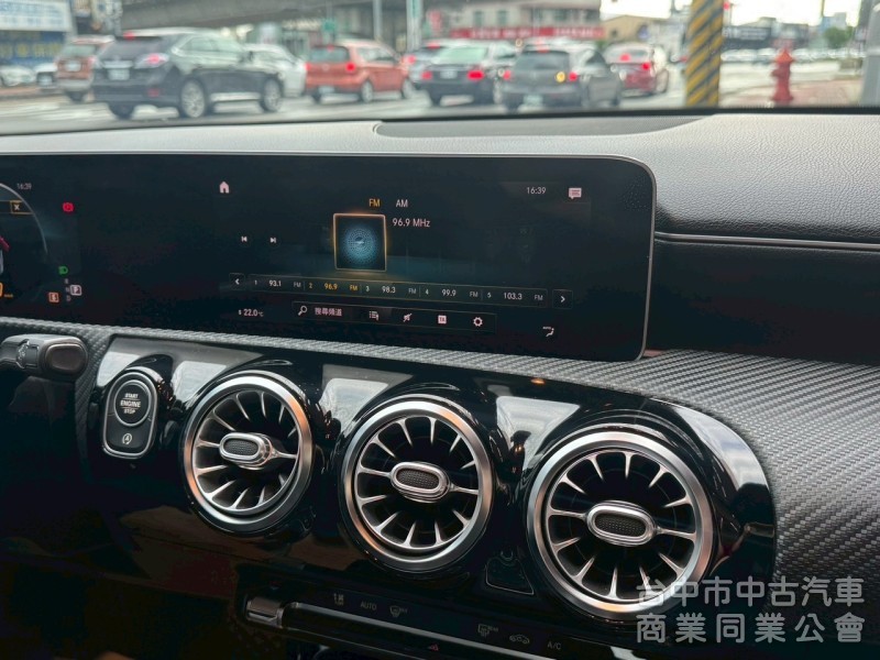 2019 A180 四門