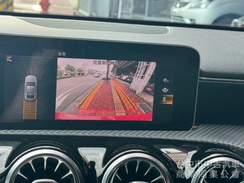 2019 A180 四門