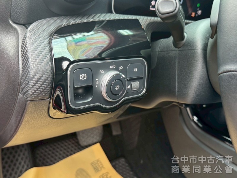 2019 A180 四門