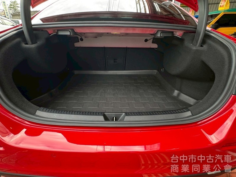 2019 A180 四門