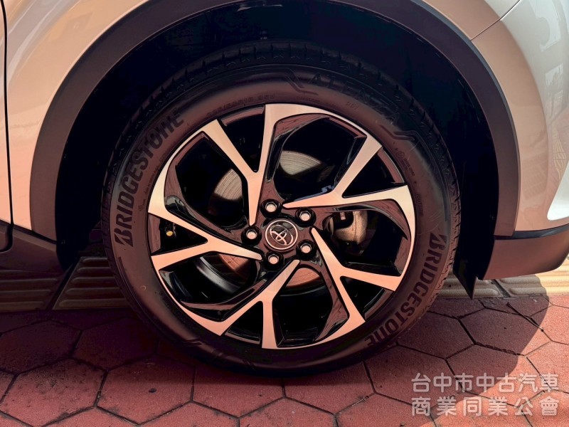 2019 CHR 1.2豪華 跑七萬多公里