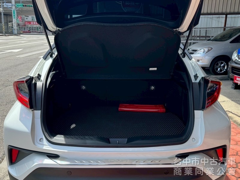 2019 CHR 1.2豪華 跑七萬多公里