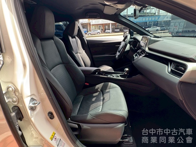 2019 CHR 1.2豪華 跑七萬多公里