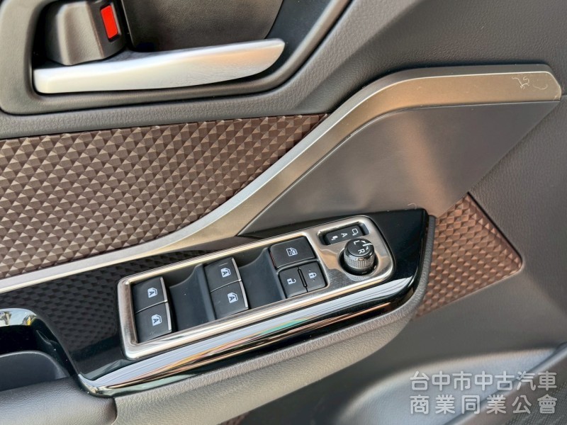 2019 CHR 1.2豪華 跑七萬多公里
