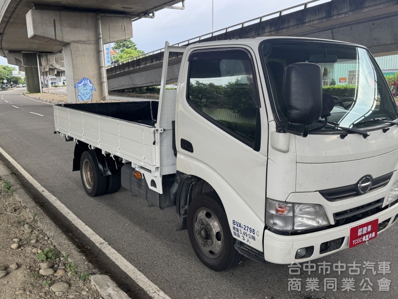 2017 Hino300 跑37萬 11.5呎