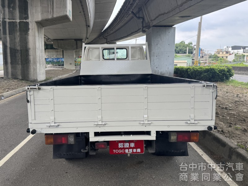 2017 Hino300 跑37萬 11.5呎