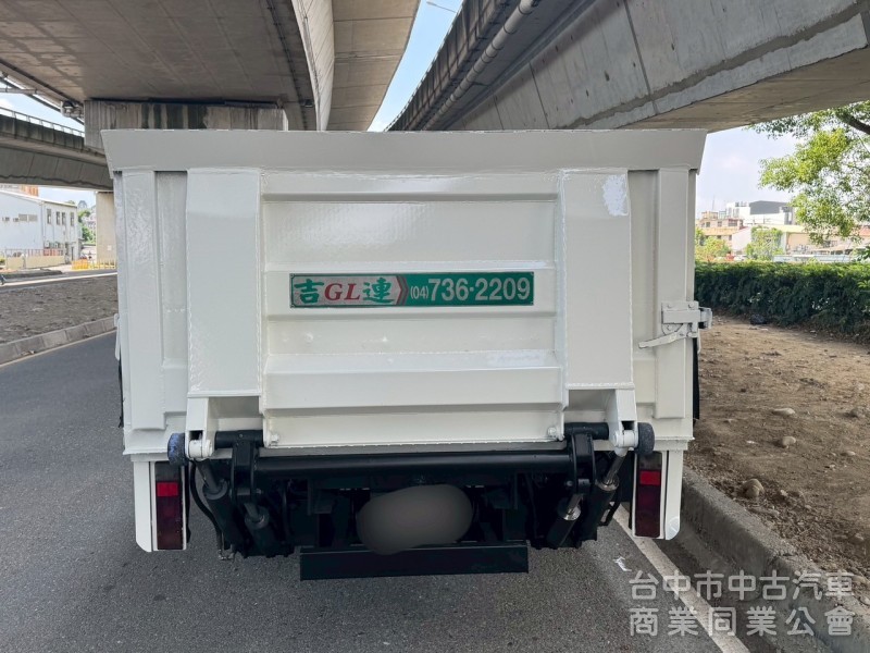 2011 堅達貨車 14呎半