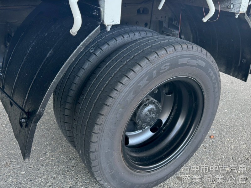 2011 堅達貨車 14呎半