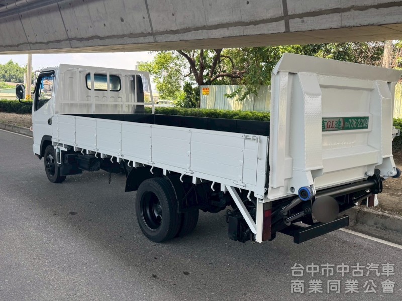 2011 堅達貨車 14呎半