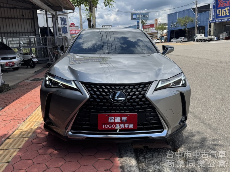 2019 UX200 跑四萬多公里