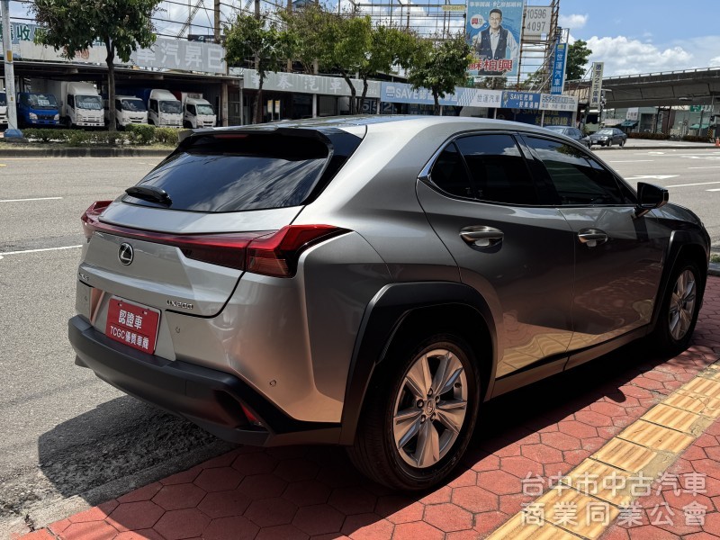 2019 UX200 跑四萬多公里