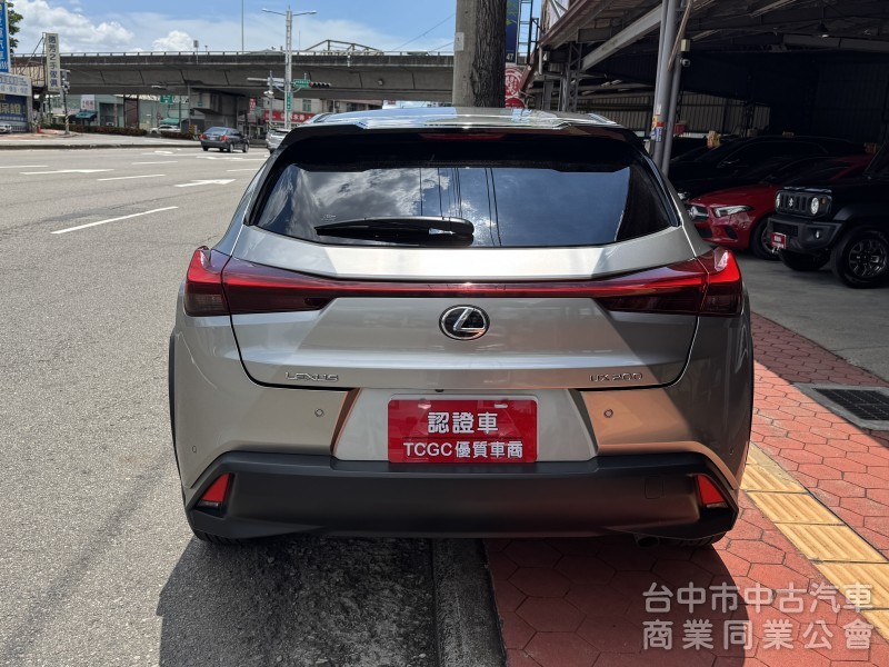 2019 UX200 跑四萬多公里
