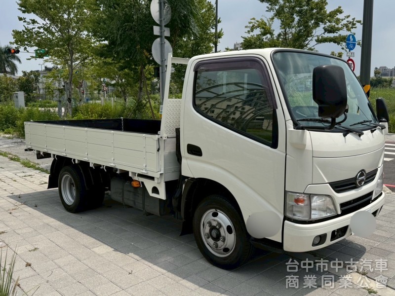 2017 Hino 300 跑37萬 11.5呎