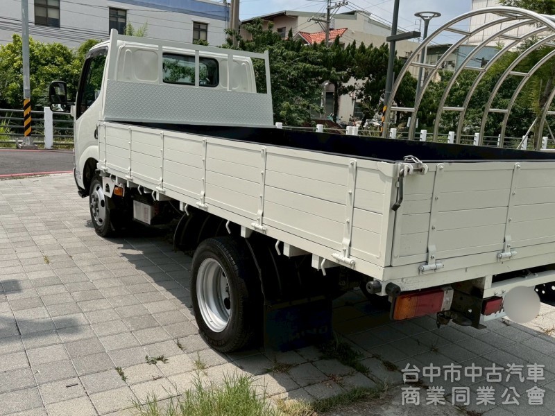 2017 Hino 300 跑37萬 11.5呎
