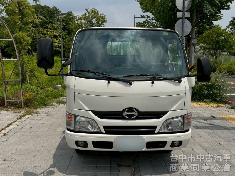 2017 Hino 300 跑37萬 11.5呎