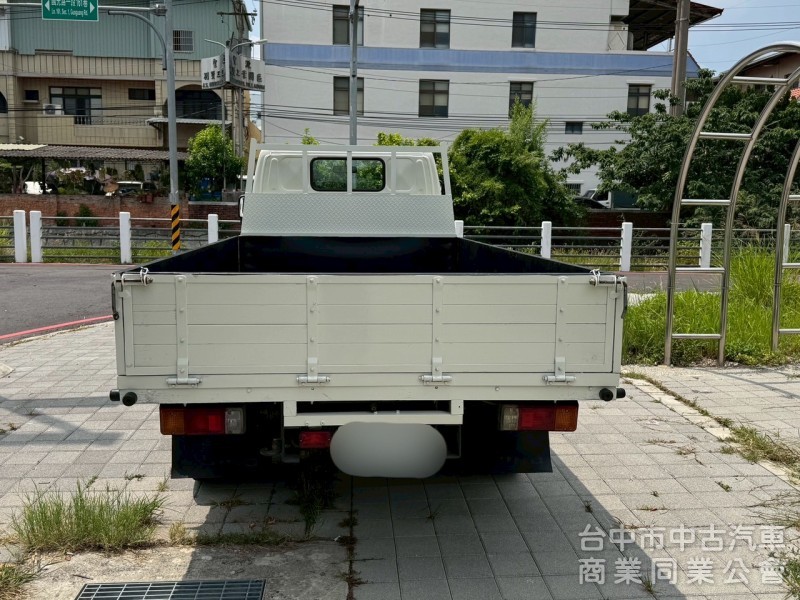 2017 Hino 300 跑37萬 11.5呎