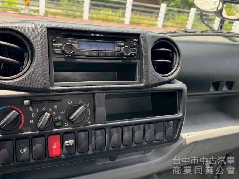 2017 Hino 300 跑37萬 11.5呎