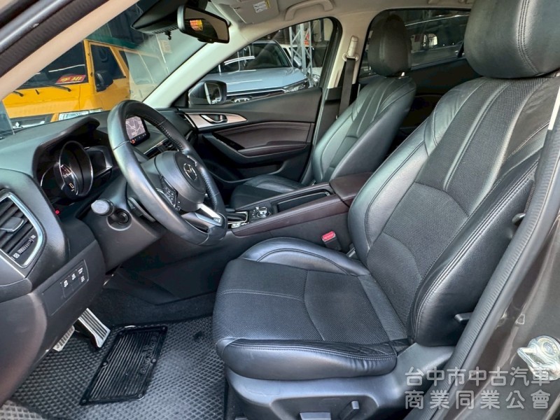 2018 Mazda 3 旗艦 跑六萬