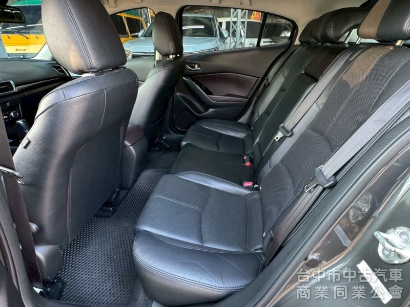 2018 Mazda 3 旗艦 跑六萬