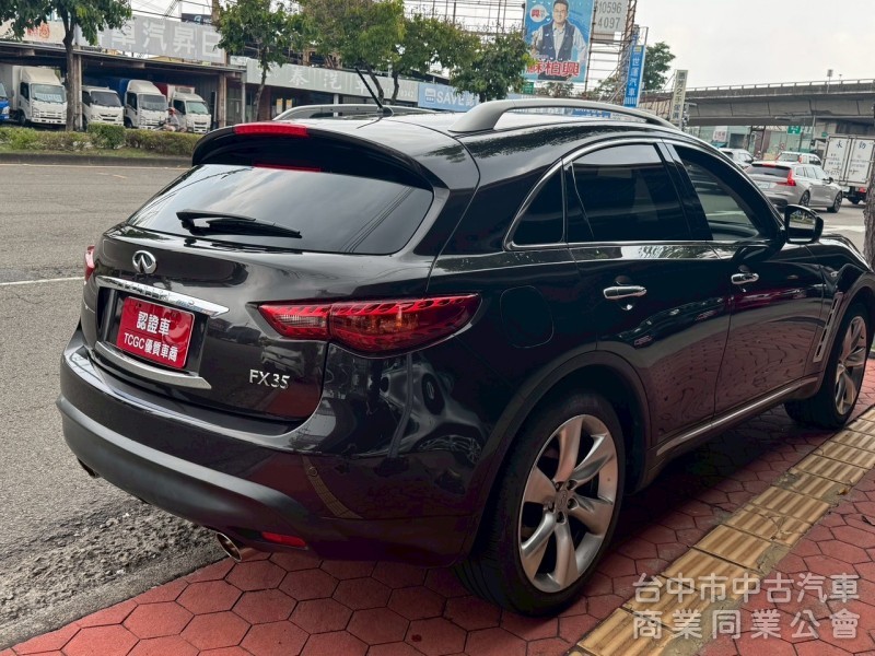 2010 FX35 跑九萬多公里