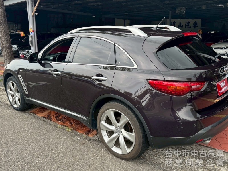 2010 FX35 跑九萬多公里