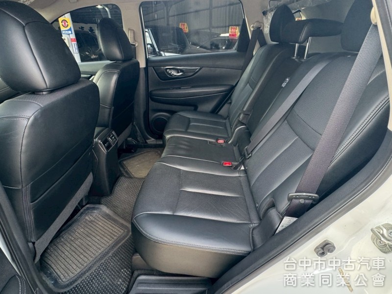 2018 X-Trail 玩美影音版 跑六萬