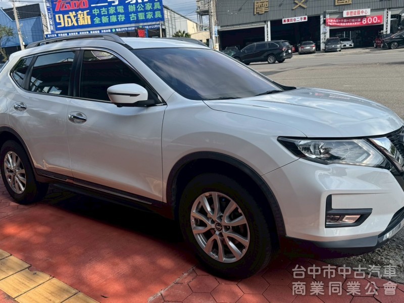 2018 X-Trail 玩美影音版 跑六萬