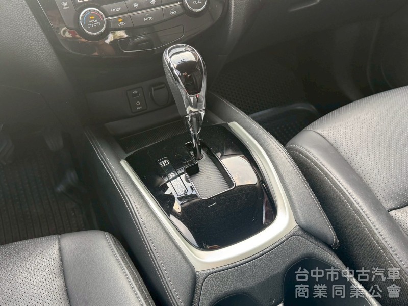2018 X-Trail 玩美影音版 跑六萬