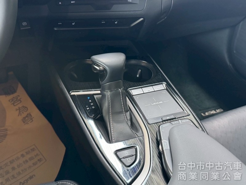 2019 UX200 跑四萬多公里