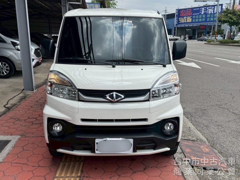 2023 A180 八人 自排 跑九千多公里