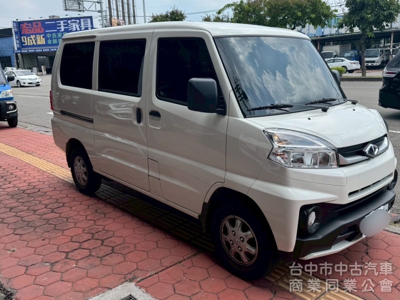 2023 A180 八人 自排 跑九千多公里