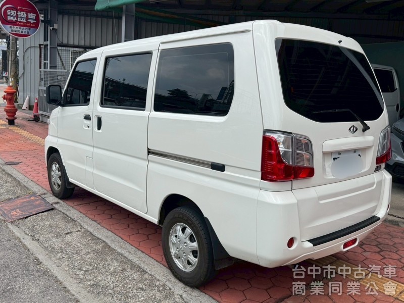 2023 A180 八人 自排 跑九千多公里