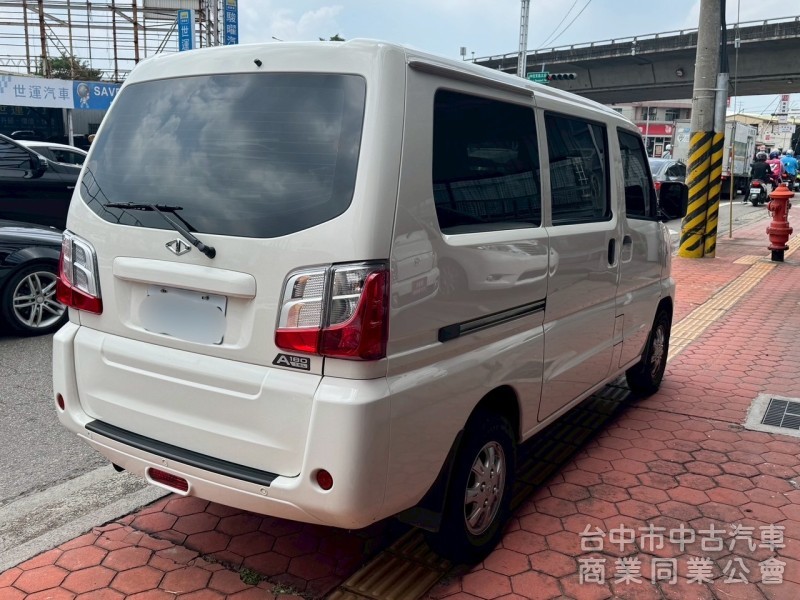 2023 A180 八人 自排 跑九千多公里