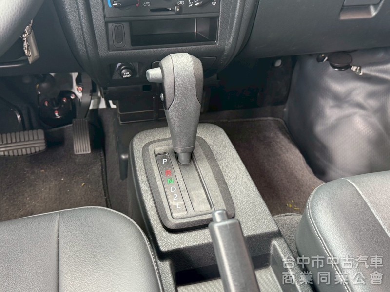 2023 A180 八人 自排 跑九千多公里