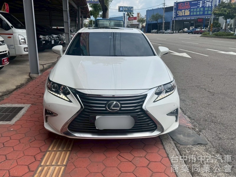 2016 ES200